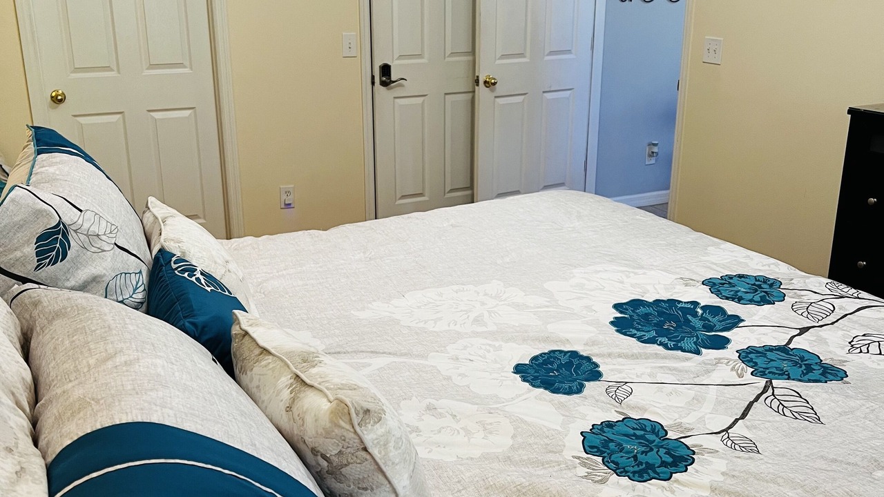 Photo of Bedroom in Sunset Lakes