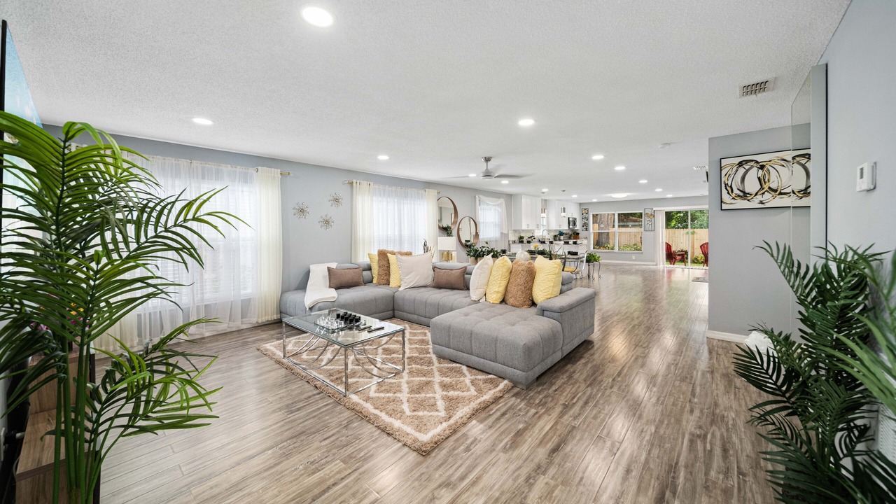 Photo of Livingroom in Signal Hill