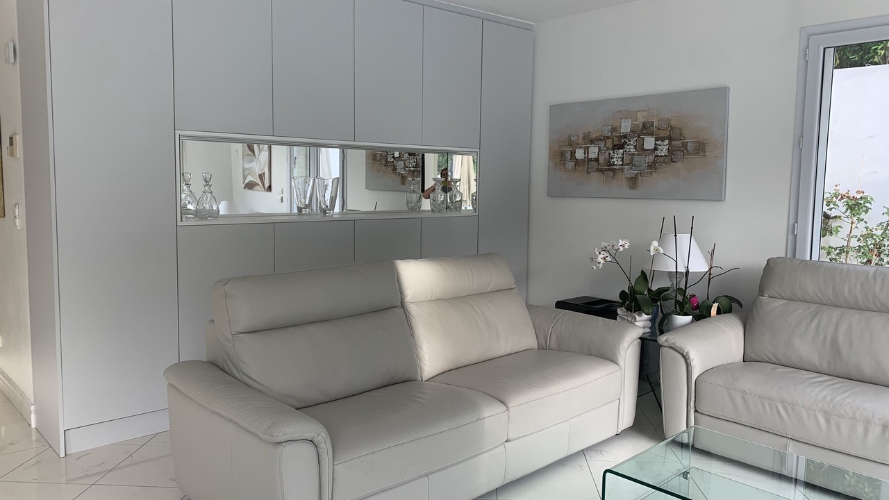 Photo of Livingroom in California - Pezou