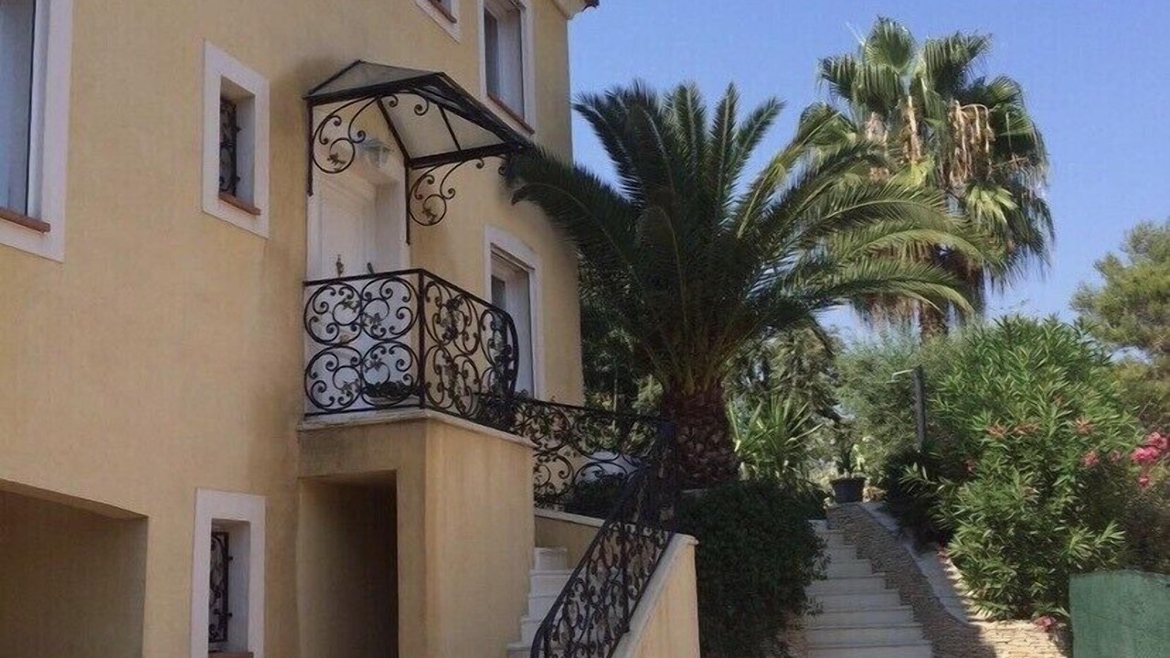 Photo of Outdoor in California - Pezou
