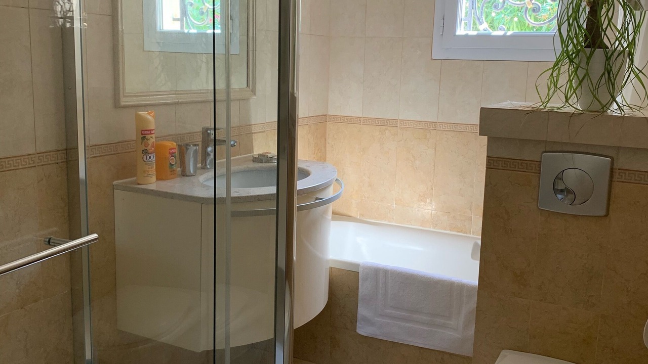 Photo of Bathroom in California - Pezou