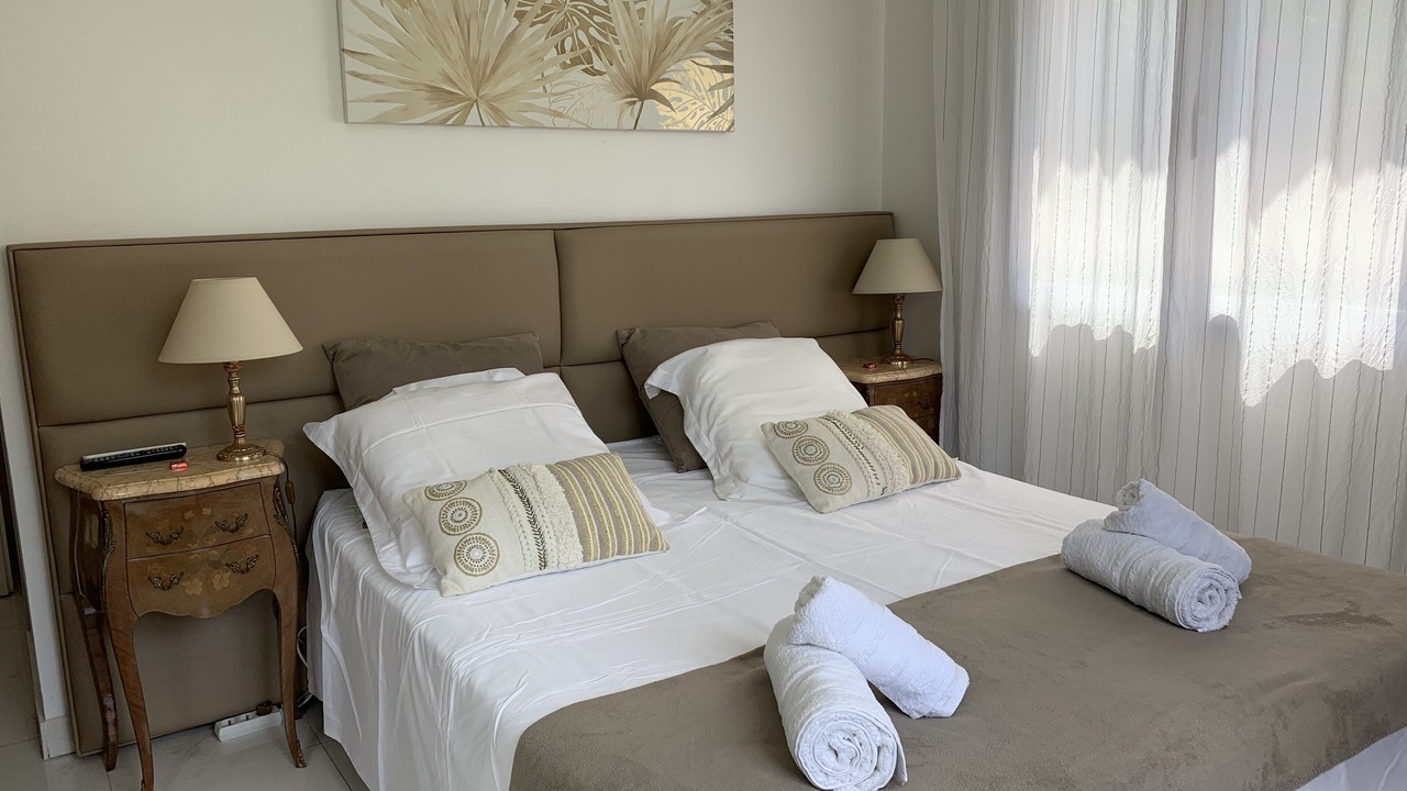 Photo of Bedroom in California - Pezou