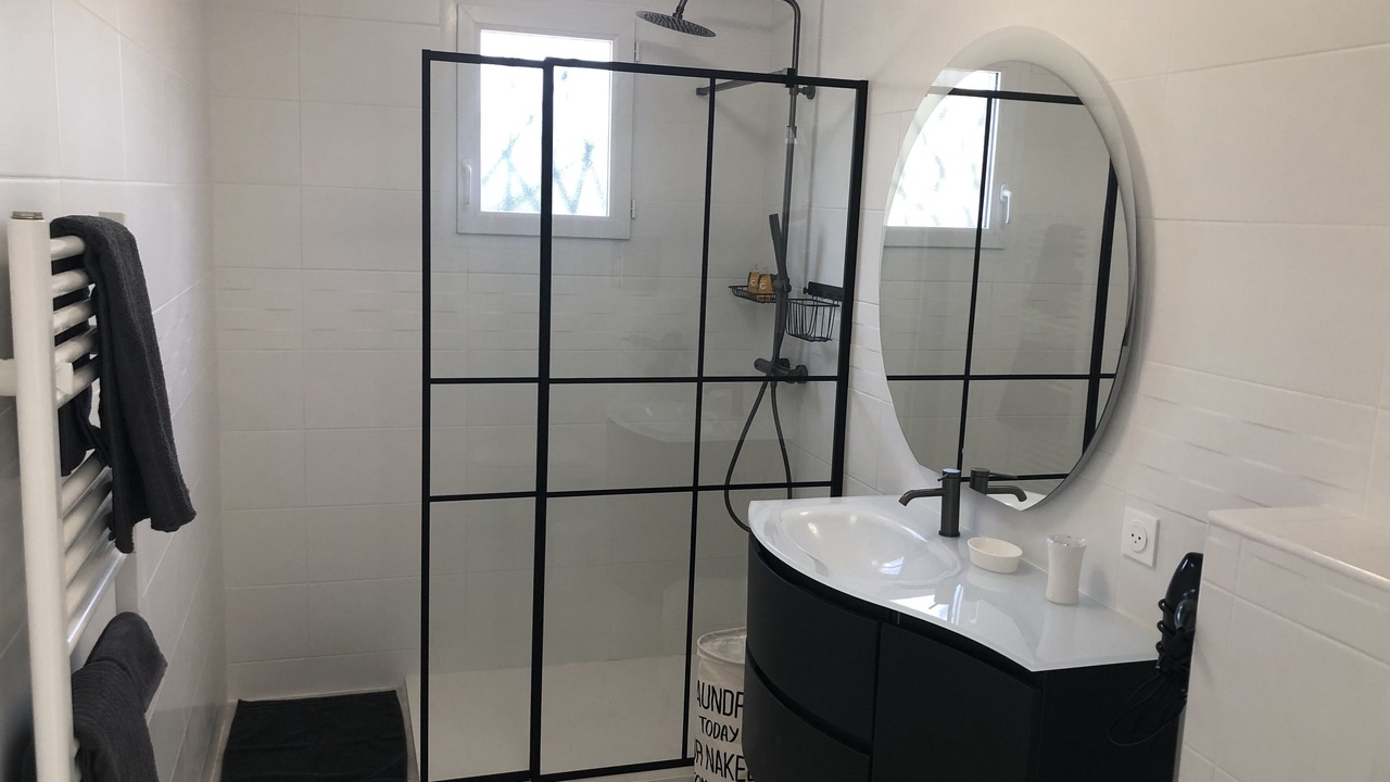 Photo of Bathroom in Drap