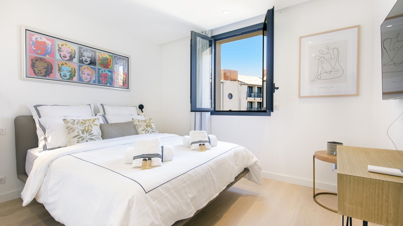 Photo of Bedroom in Antibes City Centre