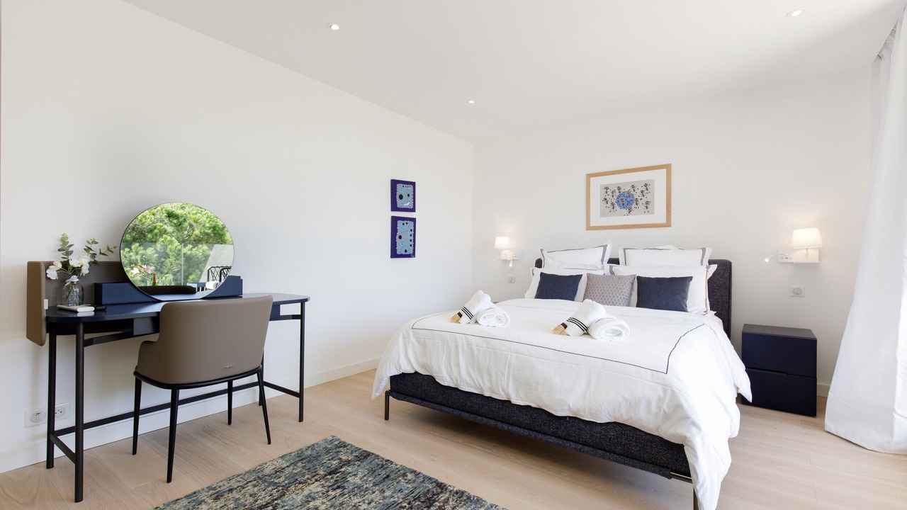 Photo of Bedroom in Antibes City Centre