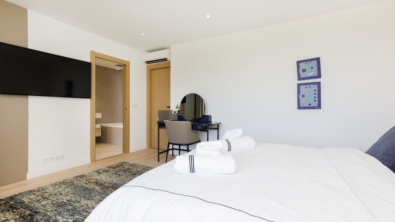 Photo of Bedroom in Antibes City Centre
