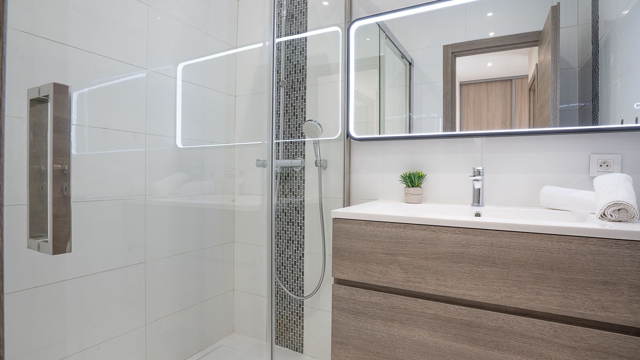 Photo of Bathroom in Riou - Petit Juas - Av de Grasse