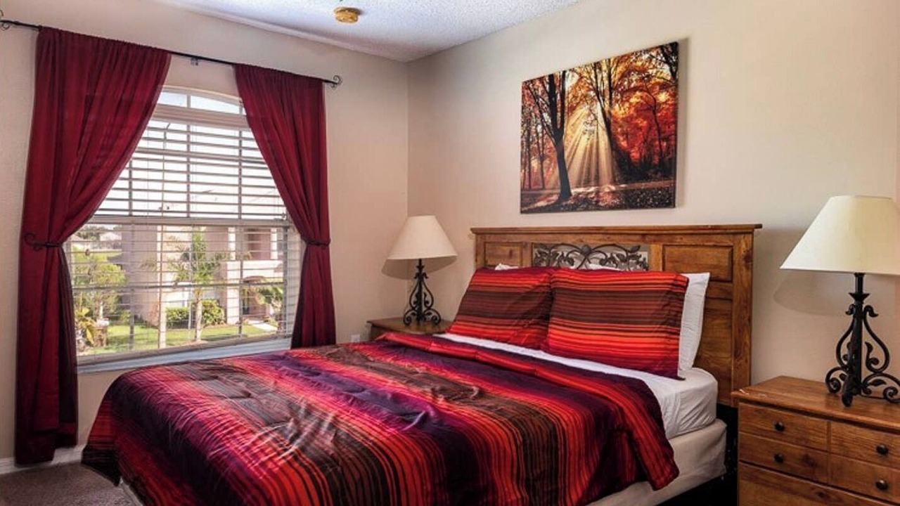 Photo of Bedroom in Crescent Lakes