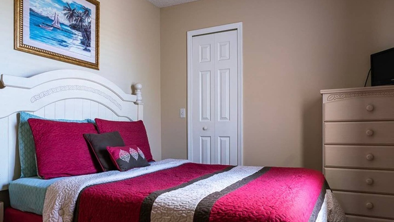 Photo of Bedroom in Crescent Lakes