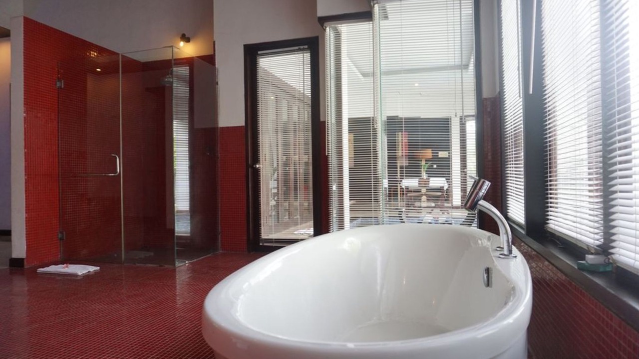 Photo of Bathroom in Sunset Road