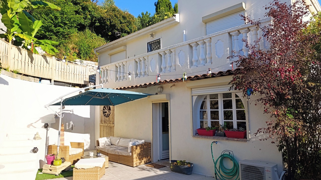 Photo of Patio Balcony in Contes