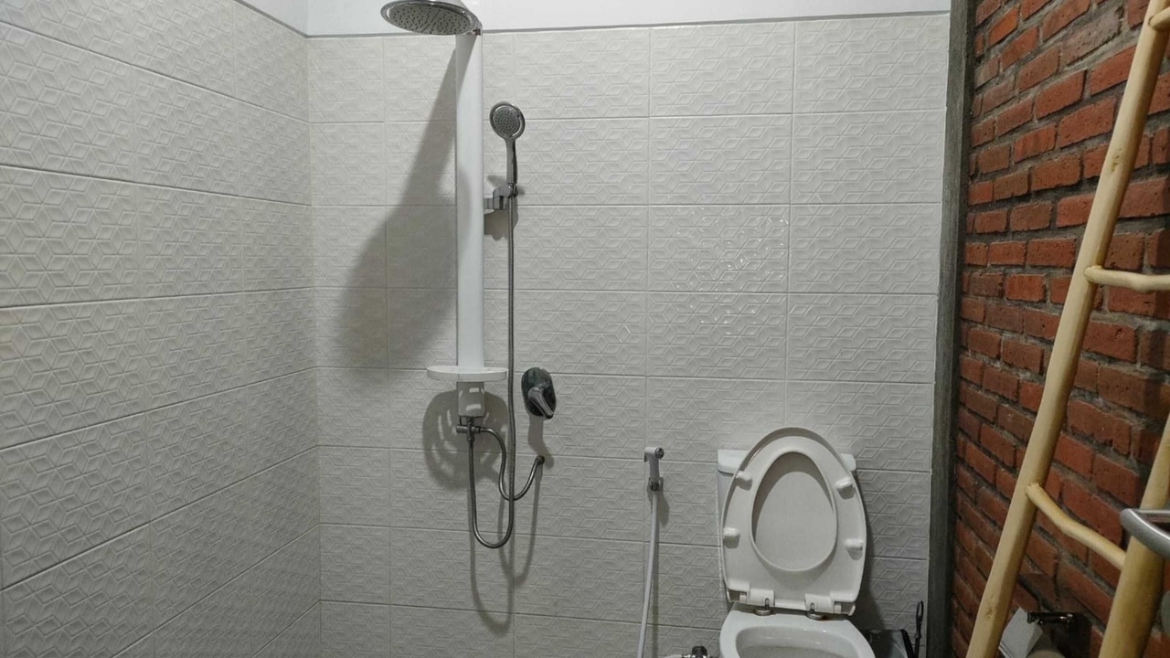 Photo of Bathroom in Bukti
