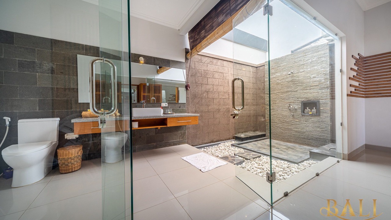 Photo of Bathroom in Kalisada