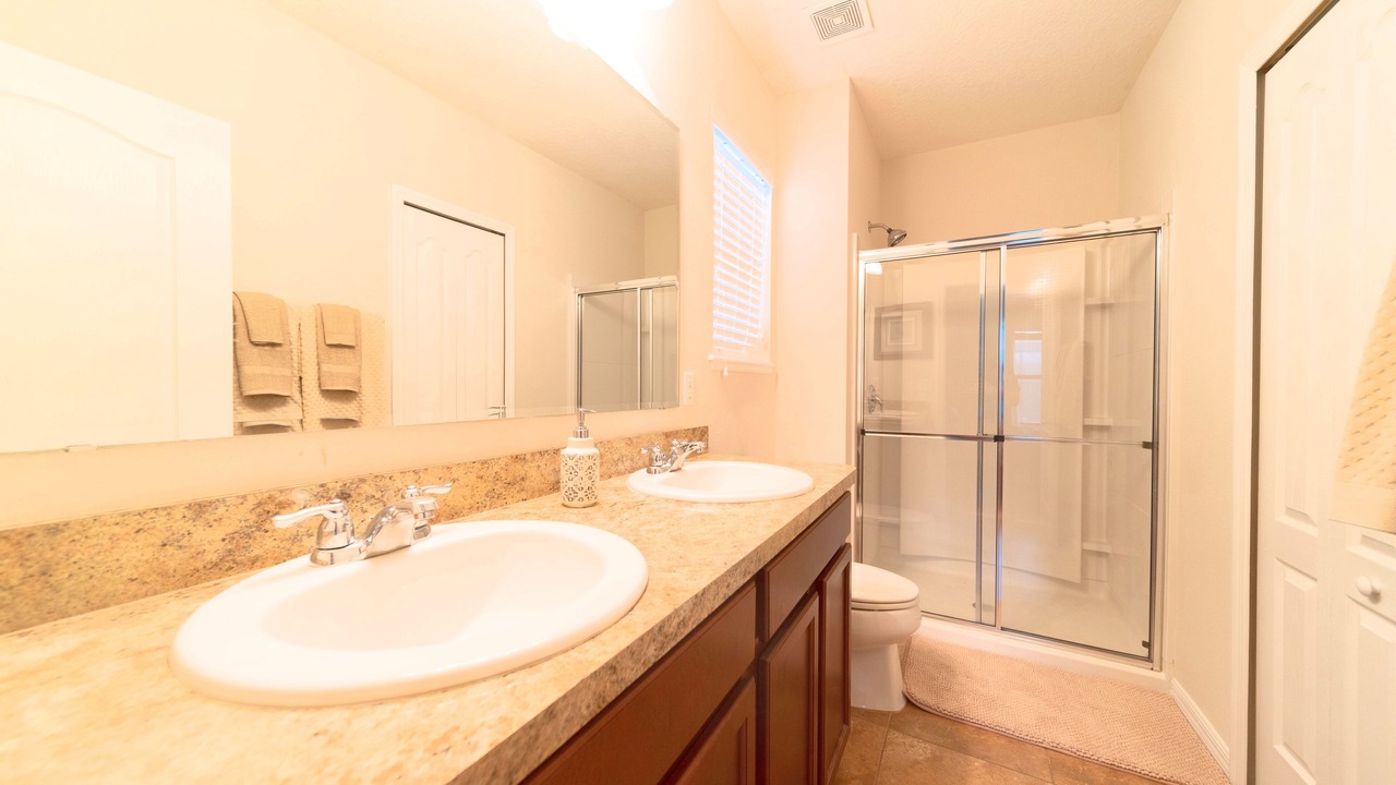 Photo of Bathroom in Cypress Pointe
