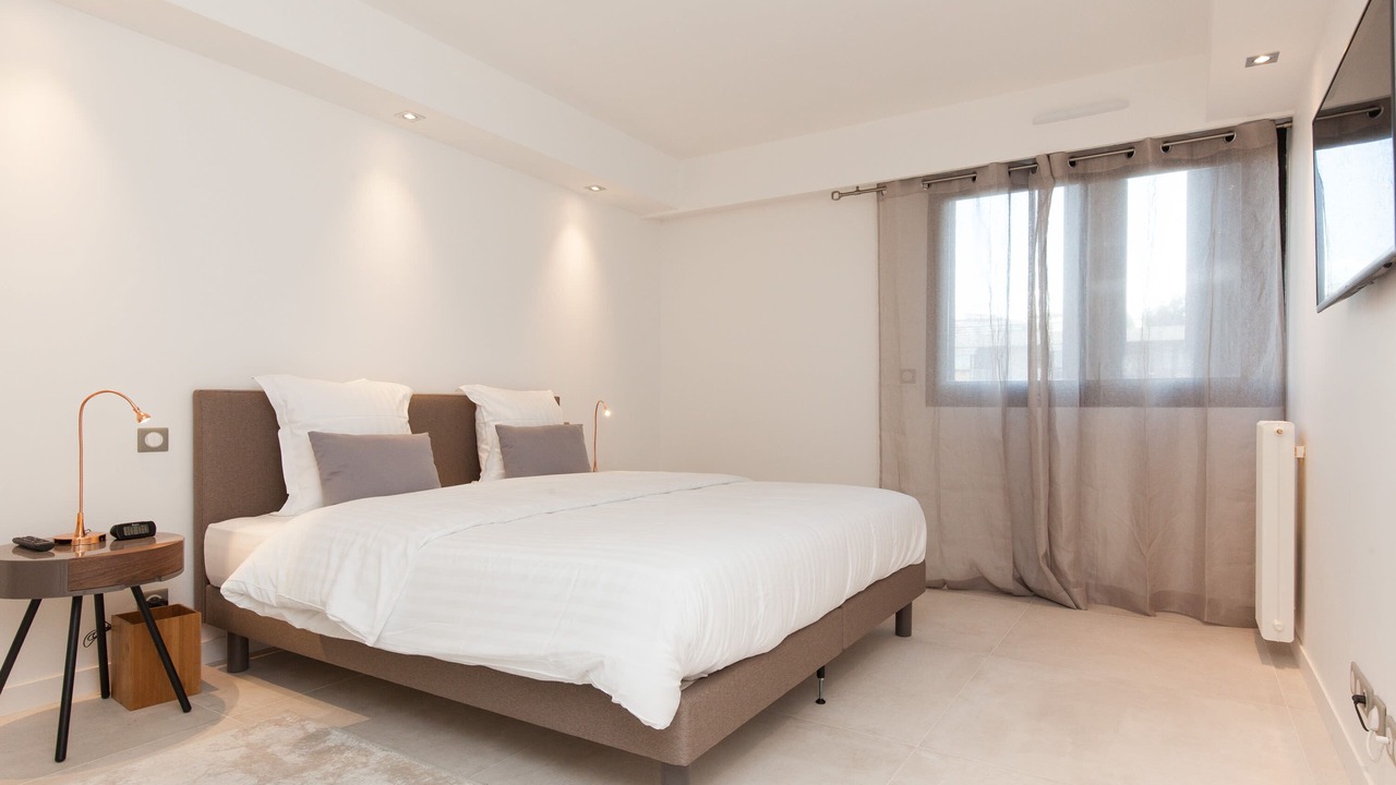 Photo of Bedroom in Cannes City Centre
