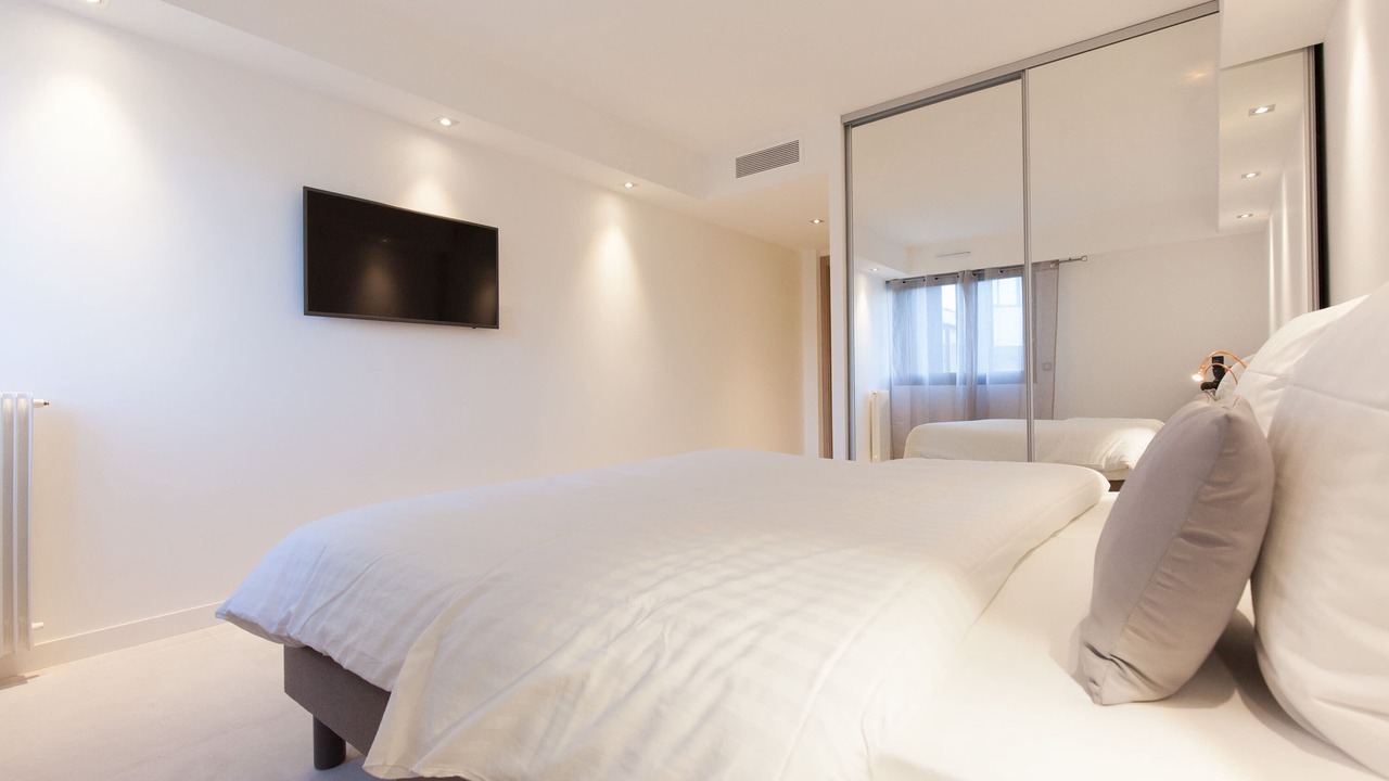 Photo of Bedroom in Cannes City Centre