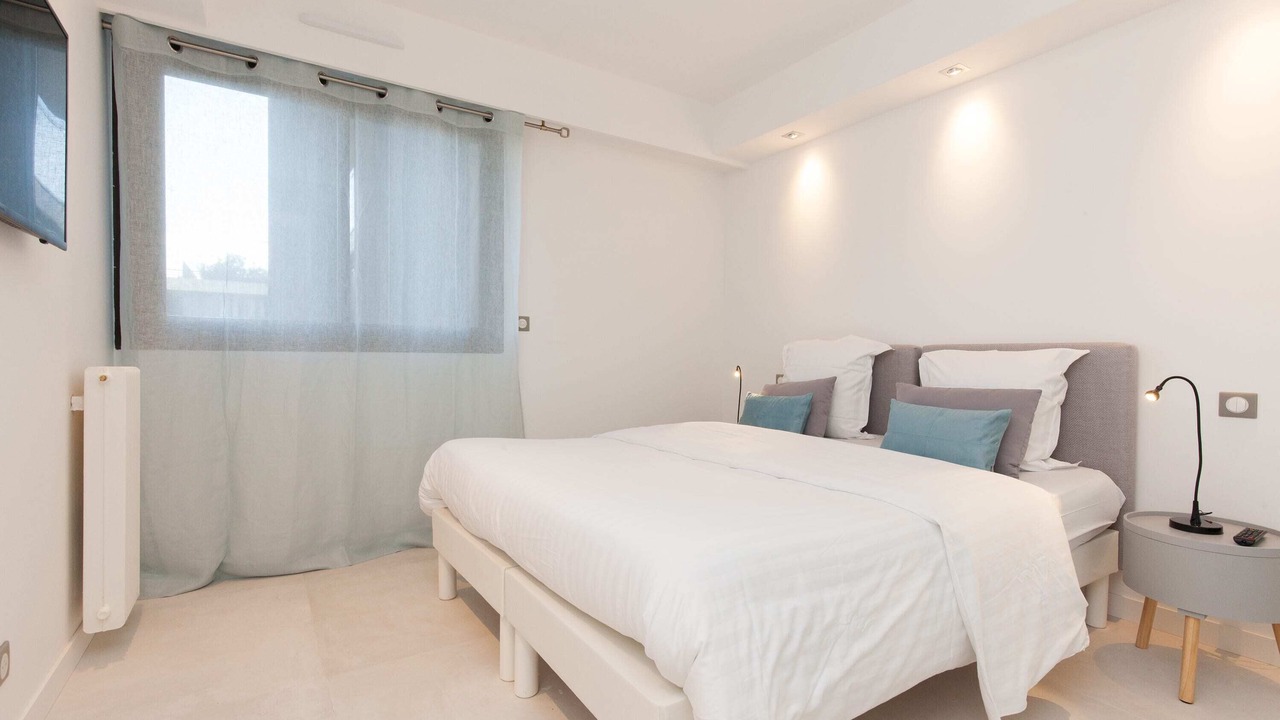 Photo of Bedroom in Cannes City Centre