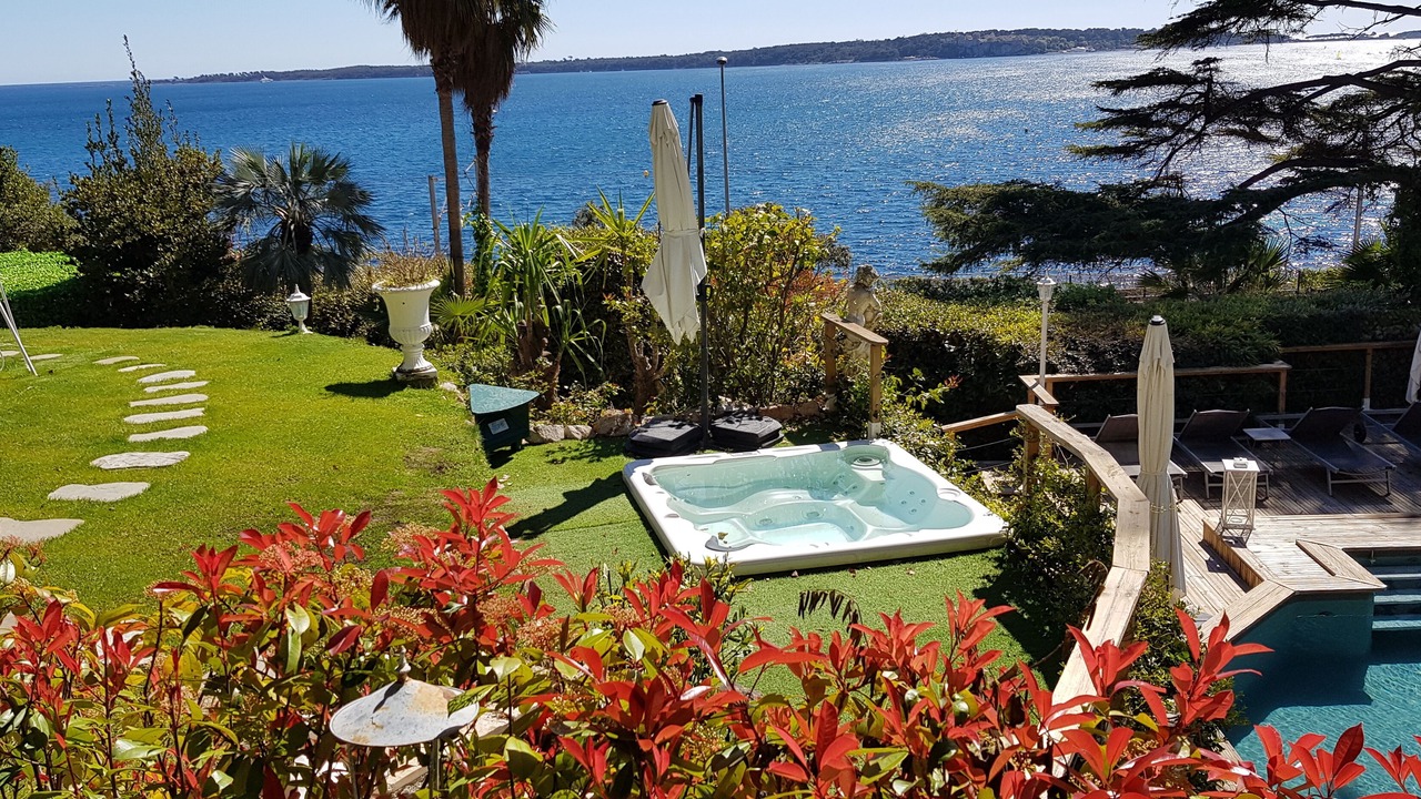 Photo of Outdoor in California - Pezou