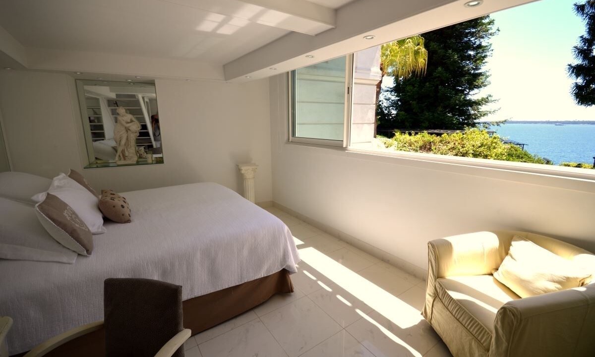 Photo of Bedroom in California - Pezou