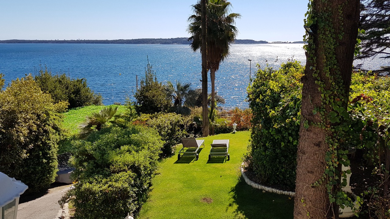 Photo of Outdoor in California - Pezou
