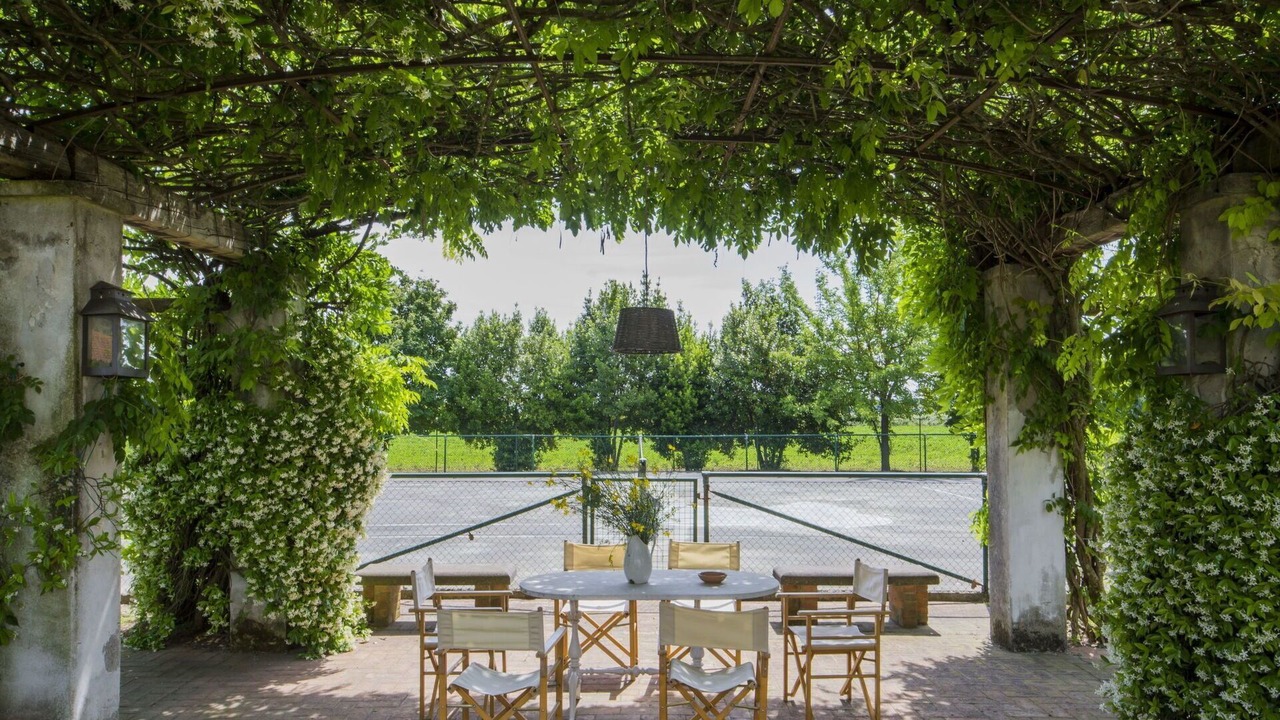 Photo of Outdoor in Lari