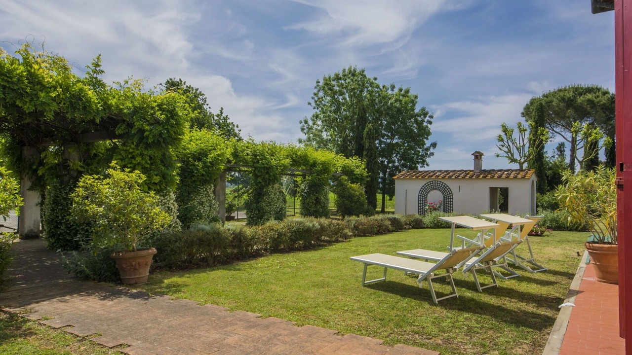 Photo of Outdoor in Lari