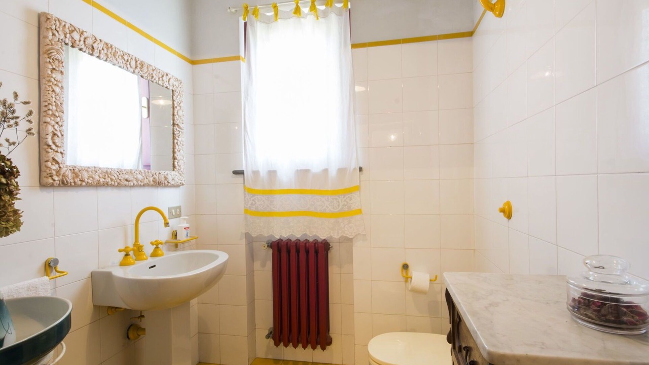 Photo of Bathroom in Lari