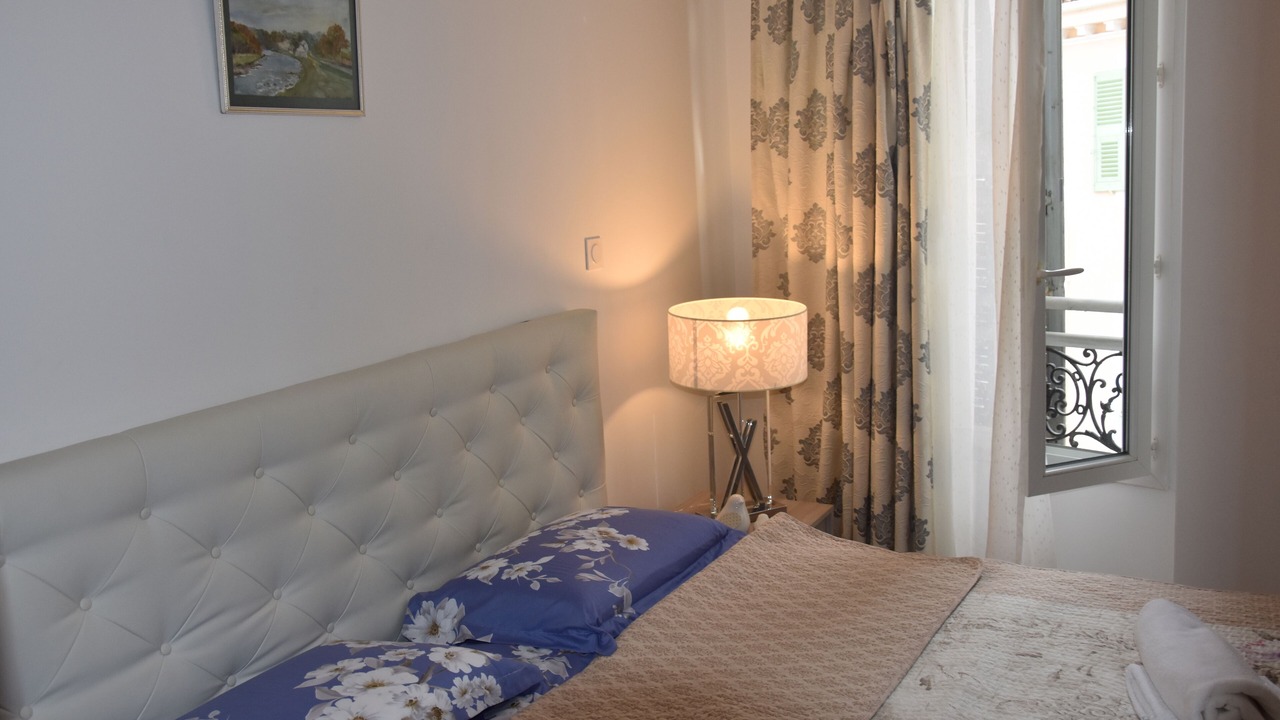Photo of Bedroom in Cannes City Centre