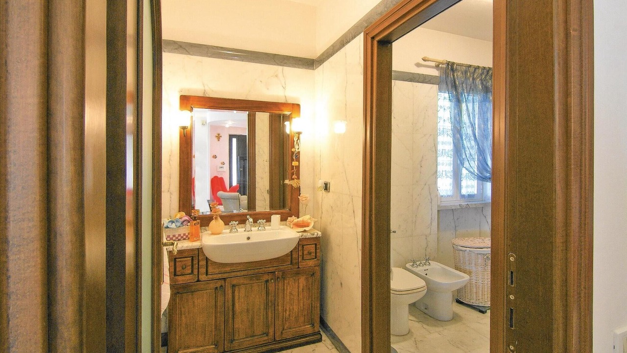 Photo of Bathroom in Carrara