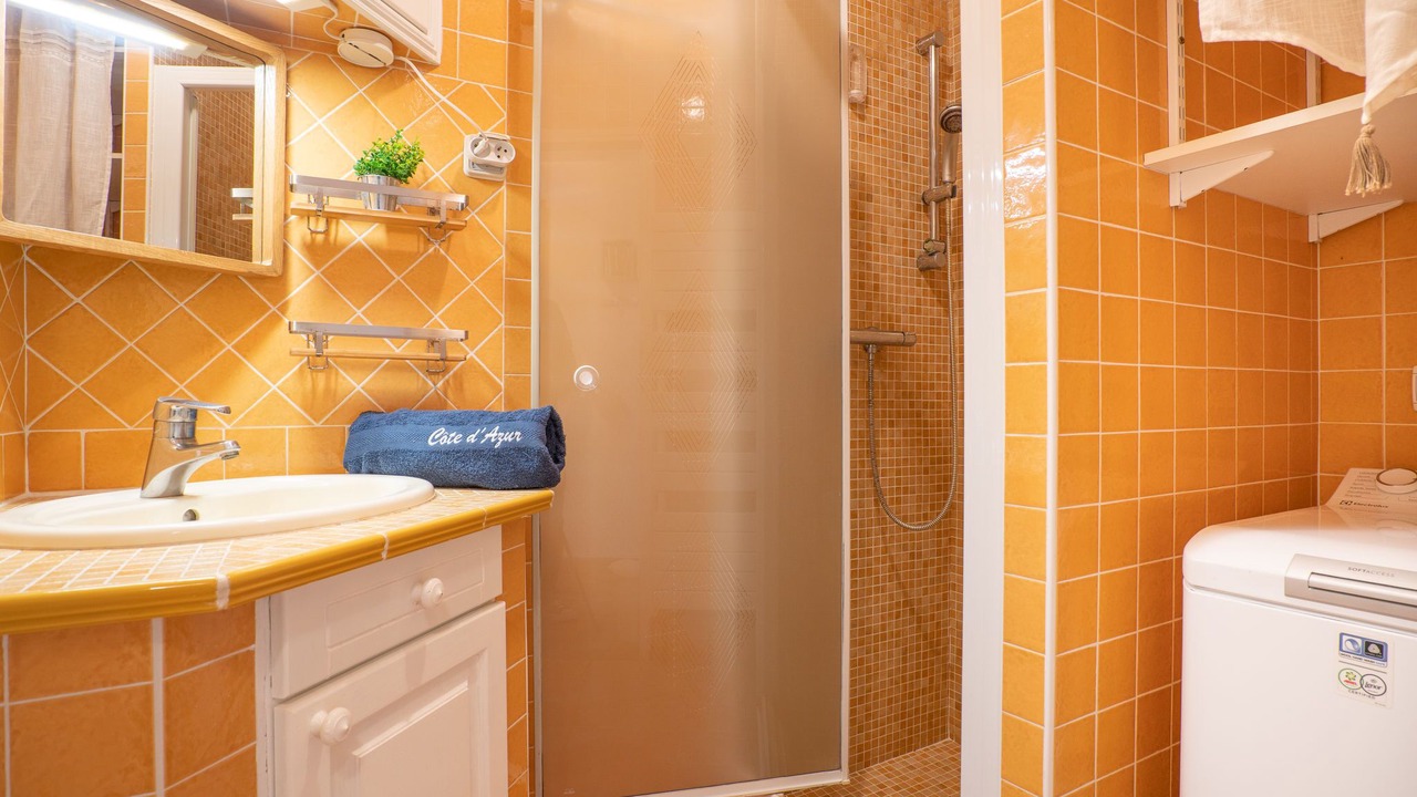Photo of Bathroom in Saint-Aygulf