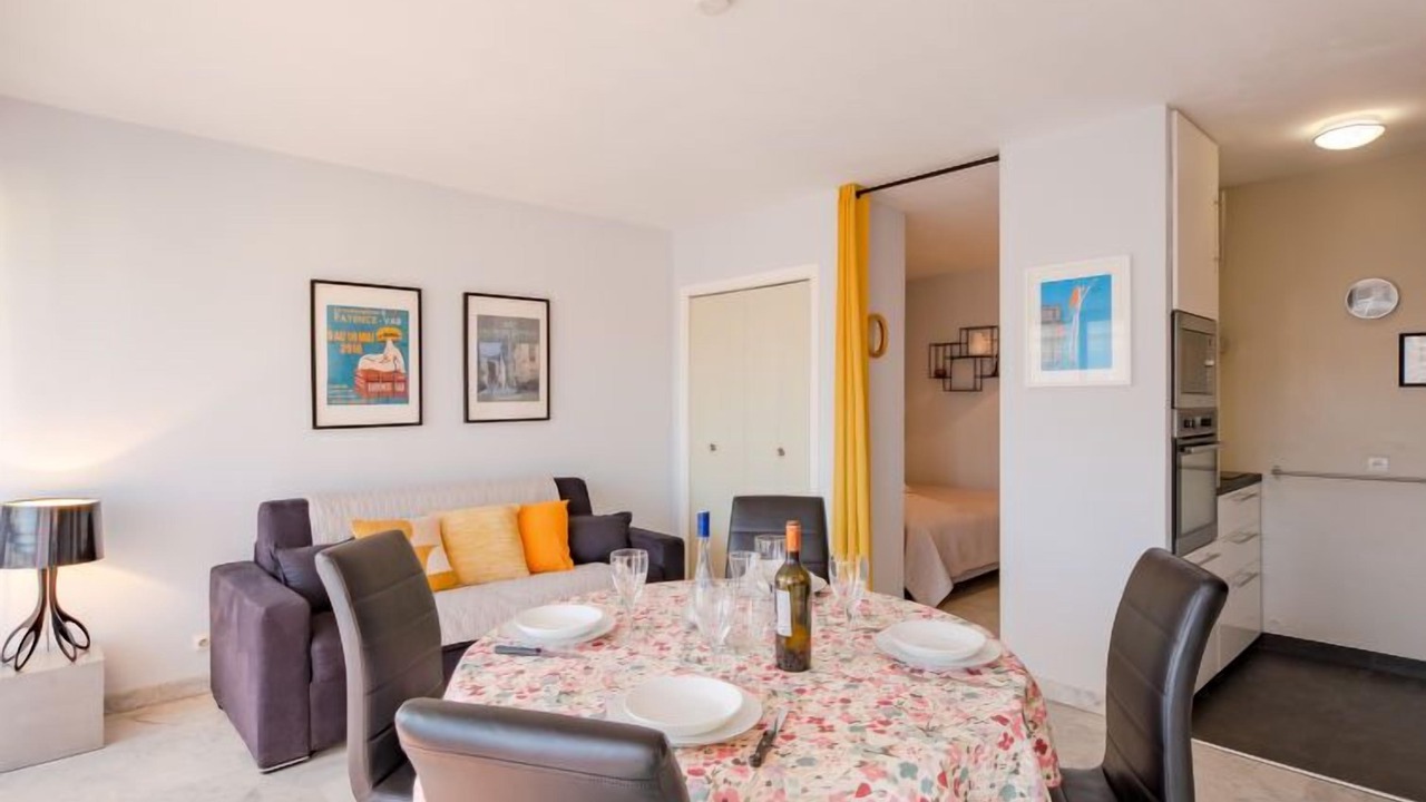 Photo of Bedroom in Sainte-Maxime City Centre