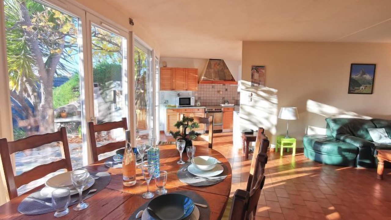 Photo of Livingroom in Saint Pierre de Feric