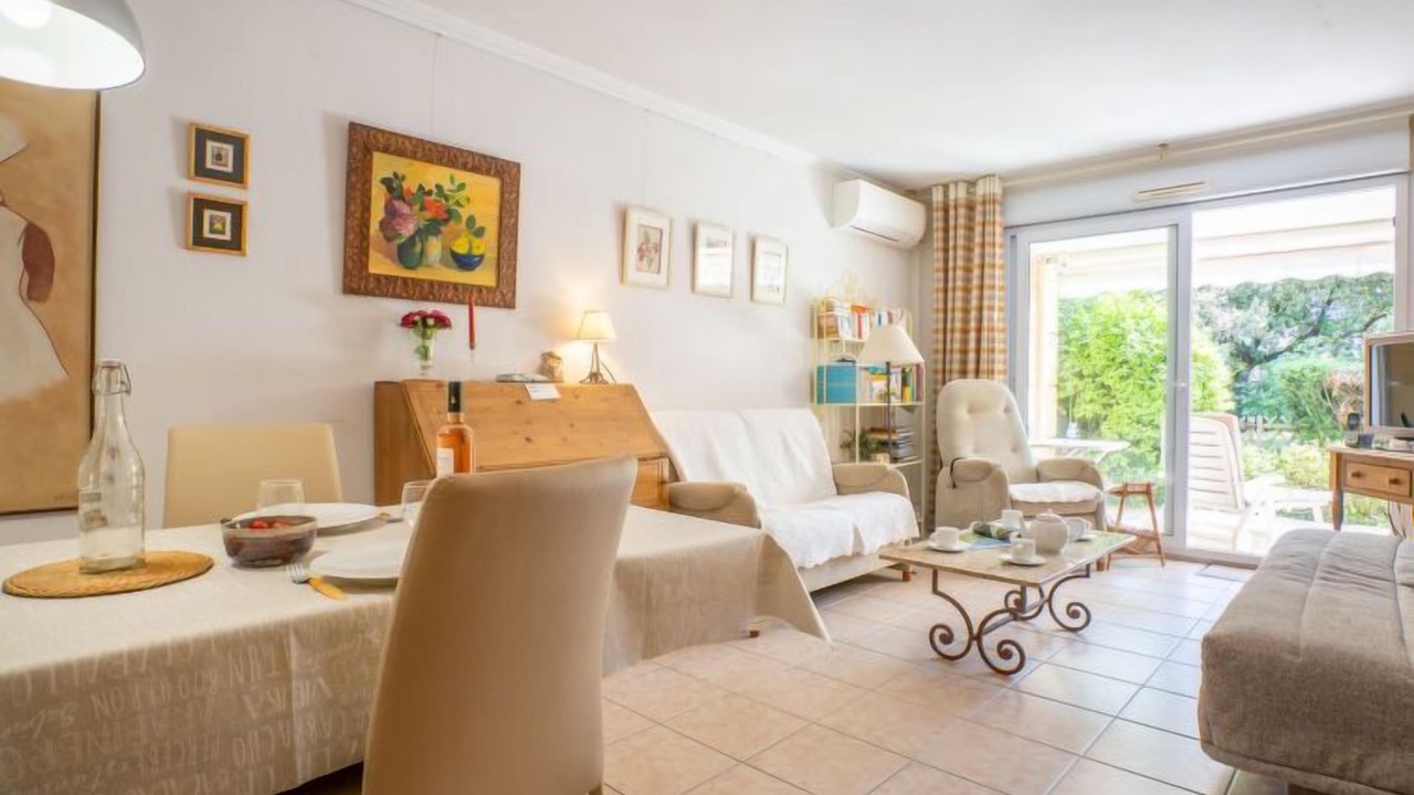 Photo of Bedroom in Saint-Aygulf
