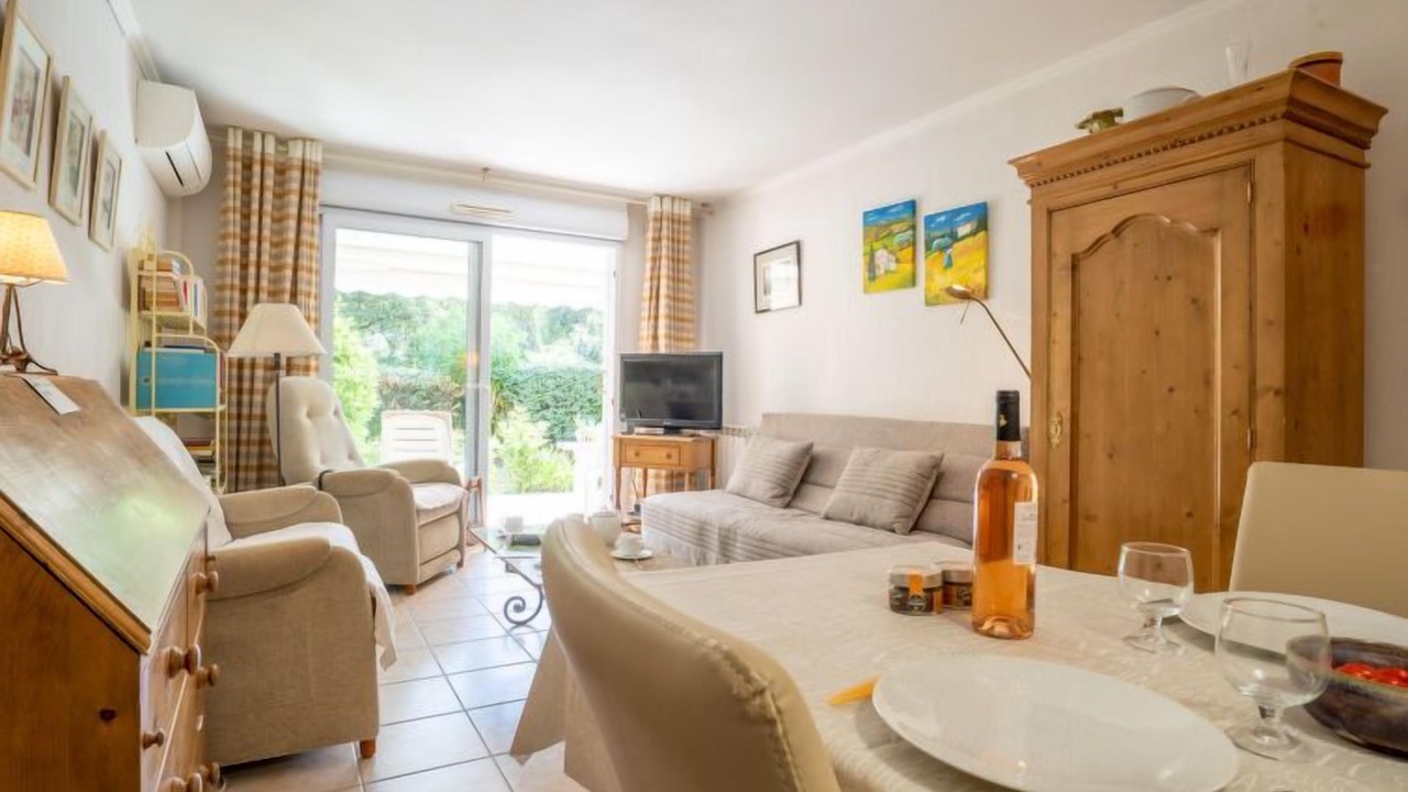 Photo of Bedroom in Saint-Aygulf