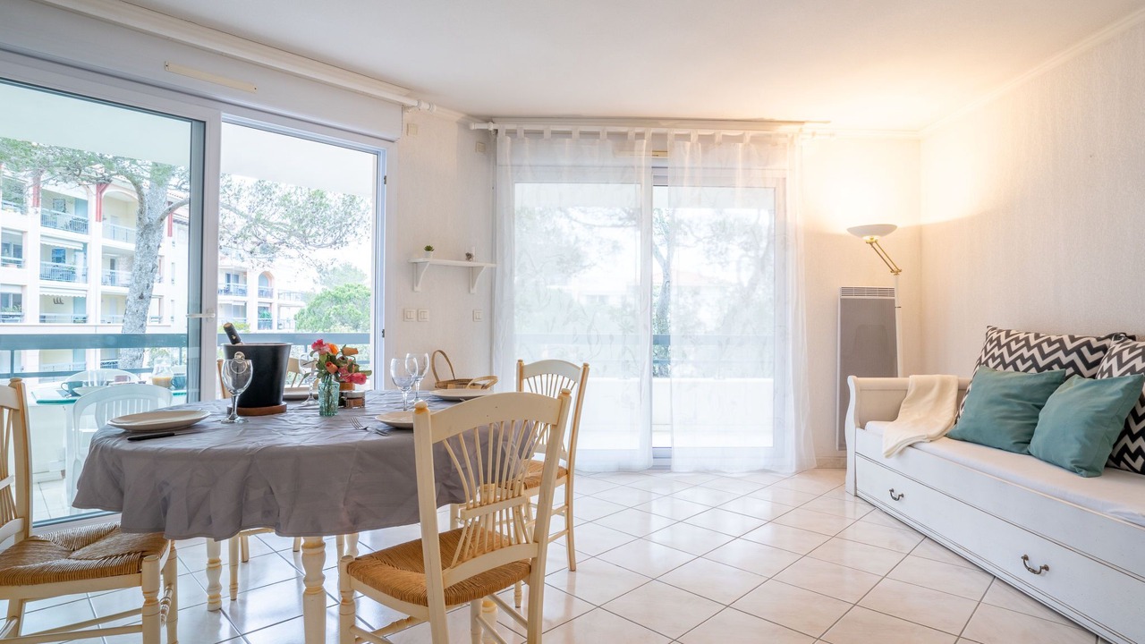 Photo of Bedroom in Saint-Aygulf