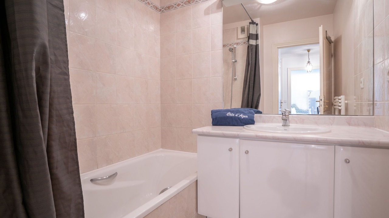 Photo of Bathroom in Saint-Aygulf