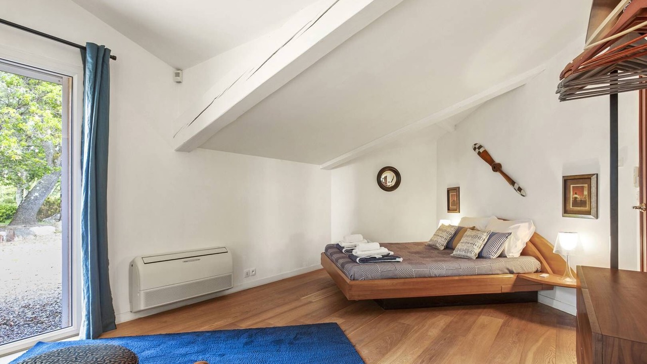 Photo of Bedroom in Saint-Raphael