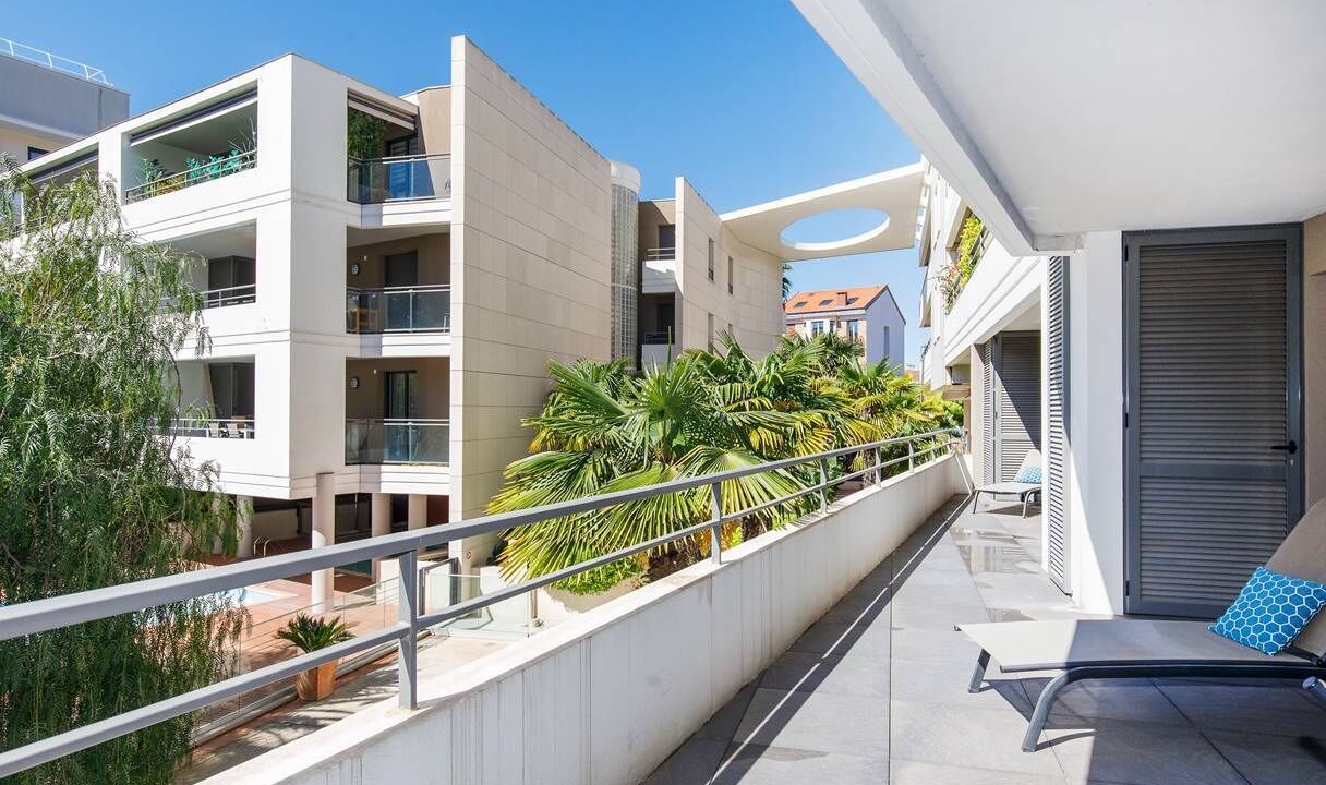 Photo of Outdoor in California - Pezou