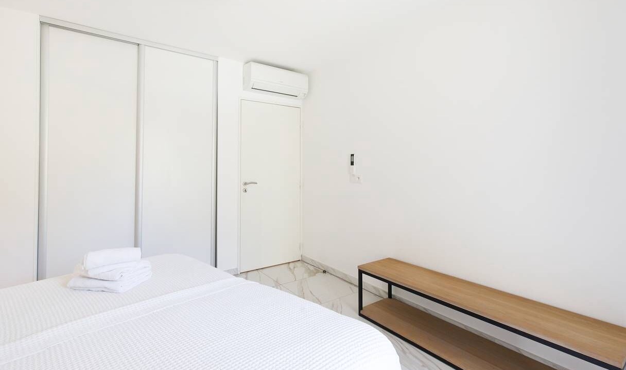 Photo of Bedroom in California - Pezou