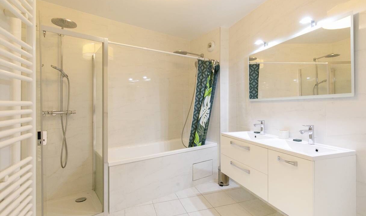 Photo of Bathroom in California - Pezou