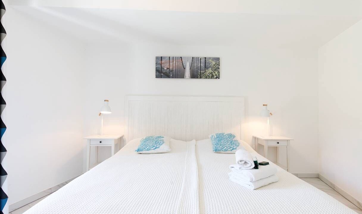 Photo of Bedroom in California - Pezou