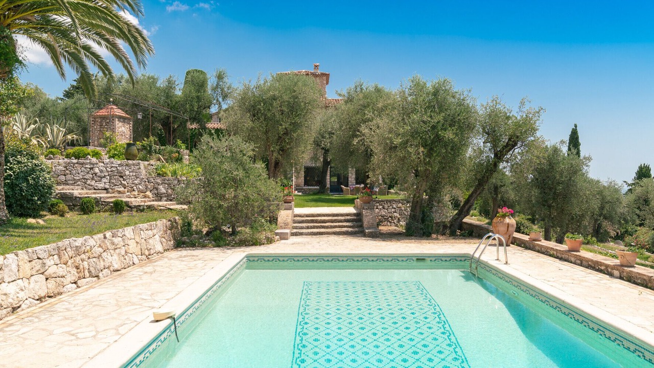 Photo of Others in Chateauneuf-Grasse