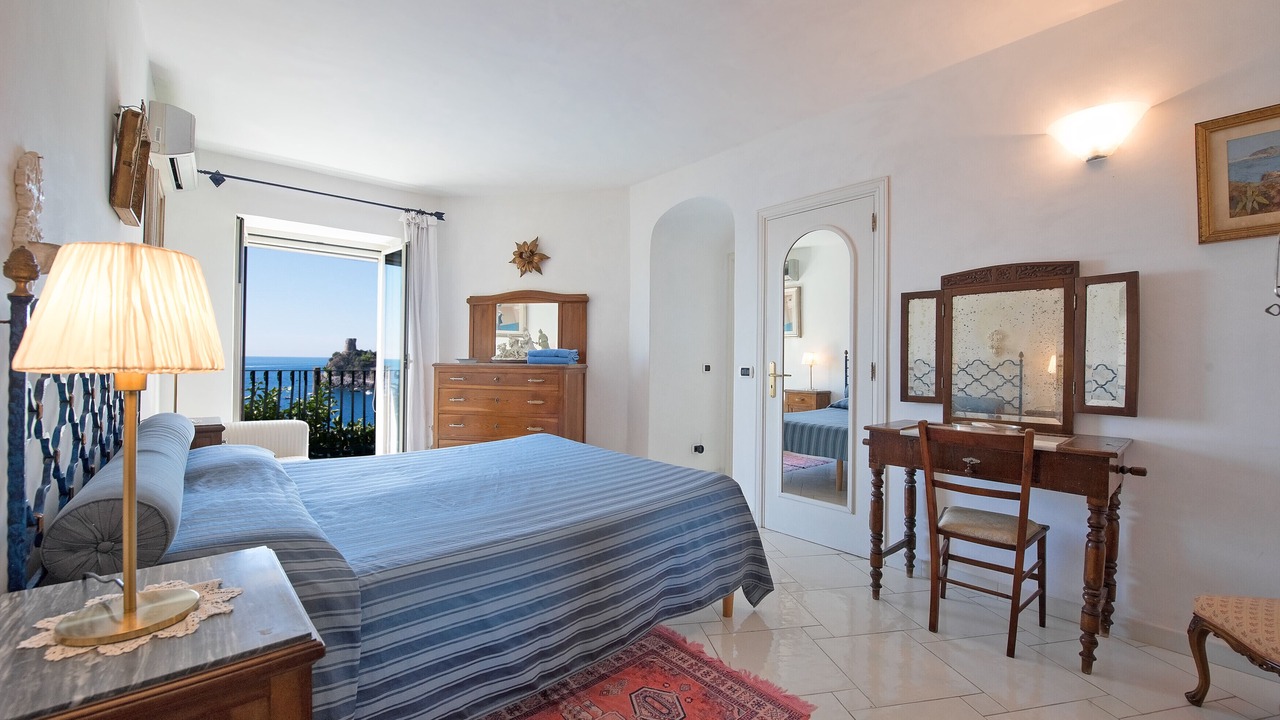Photo of Bedroom in Furore
