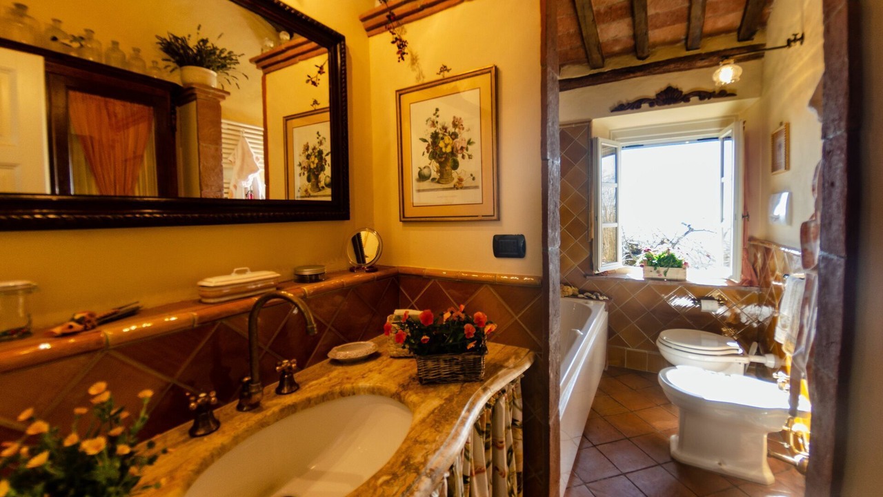 Photo of Bathroom in Petrognano
