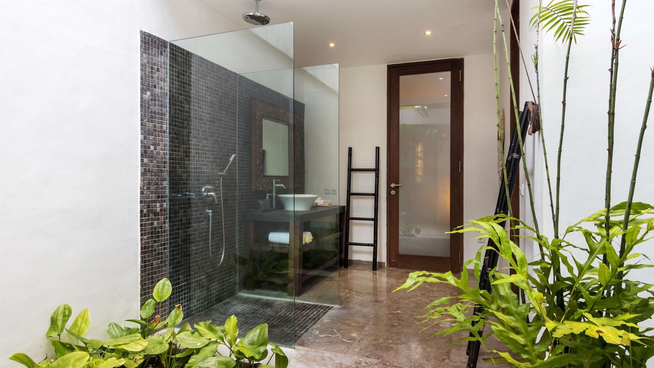 Photo of Bathroom in Petitenget