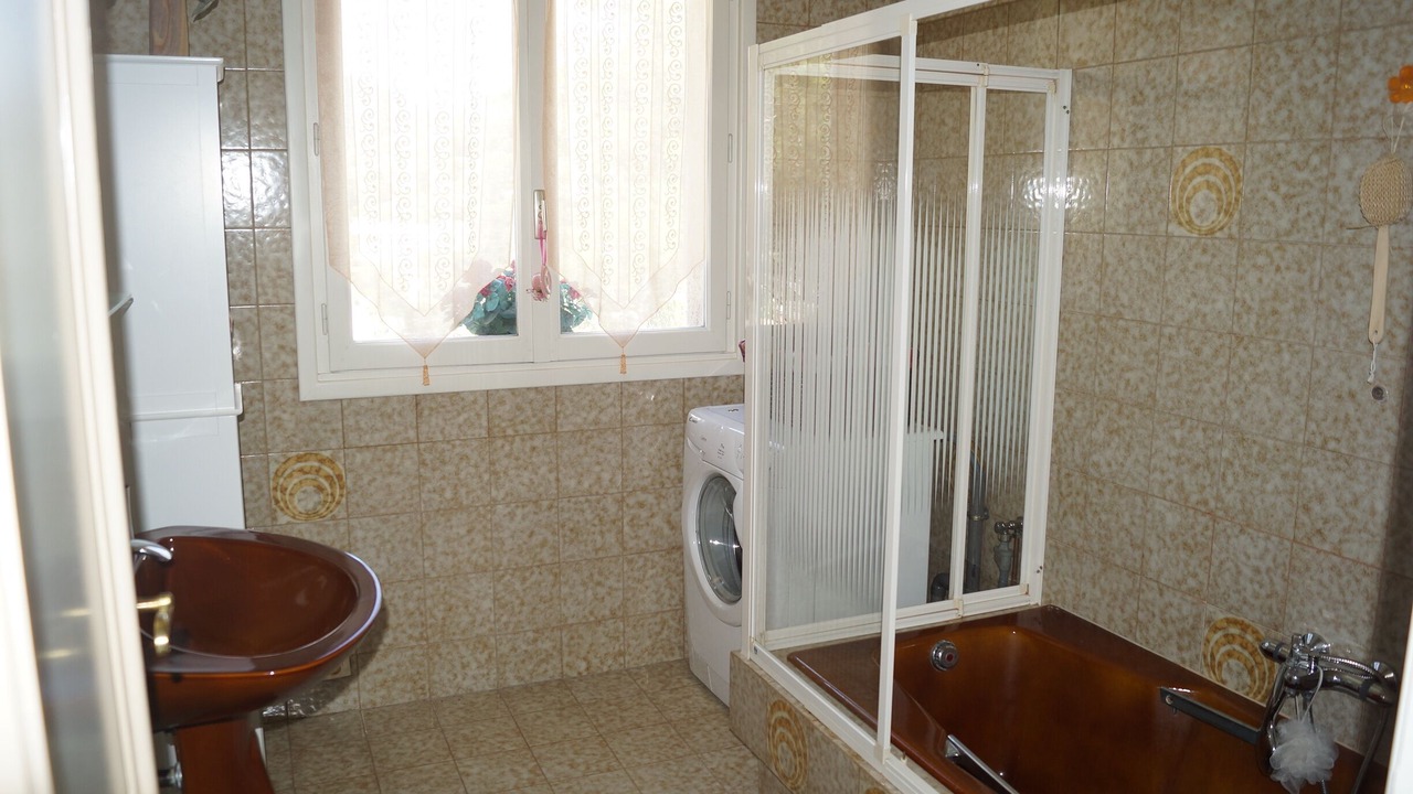 Photo of Bathroom in Drap