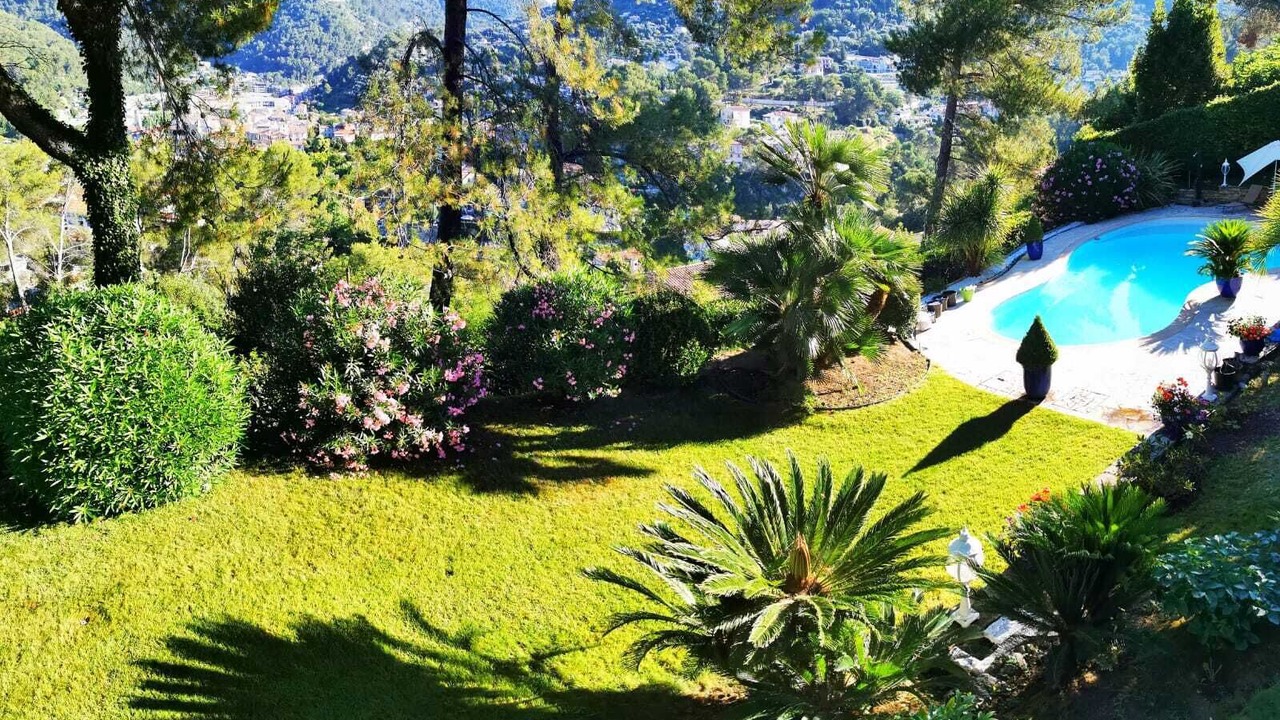 Photo of Outdoor in Drap