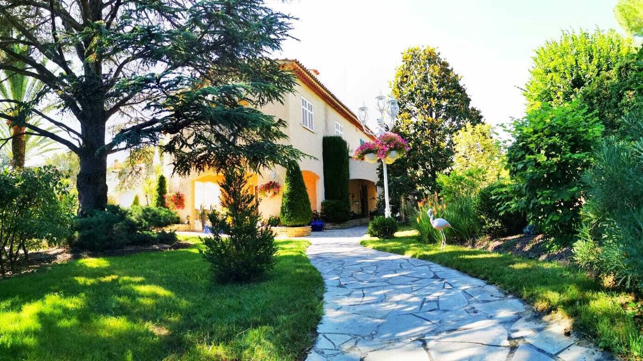 Photo of Outdoor in Drap