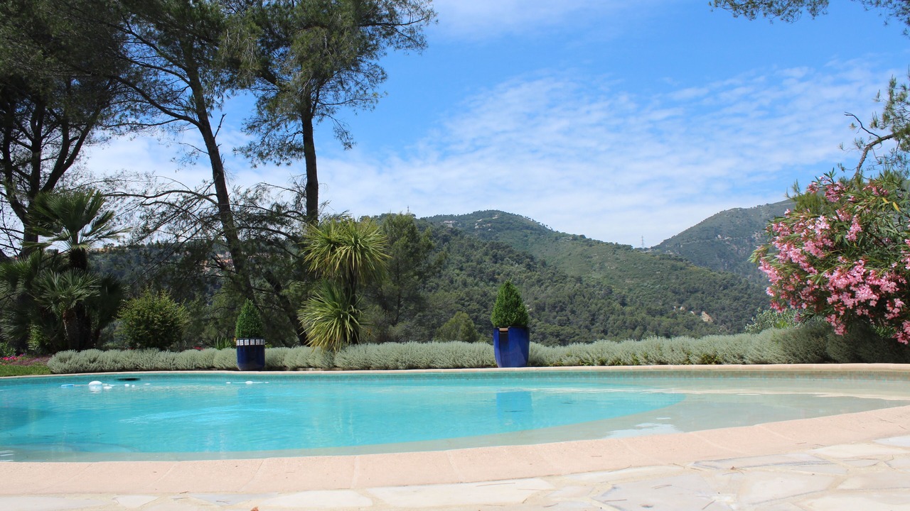 Photo of Outdoor in Drap