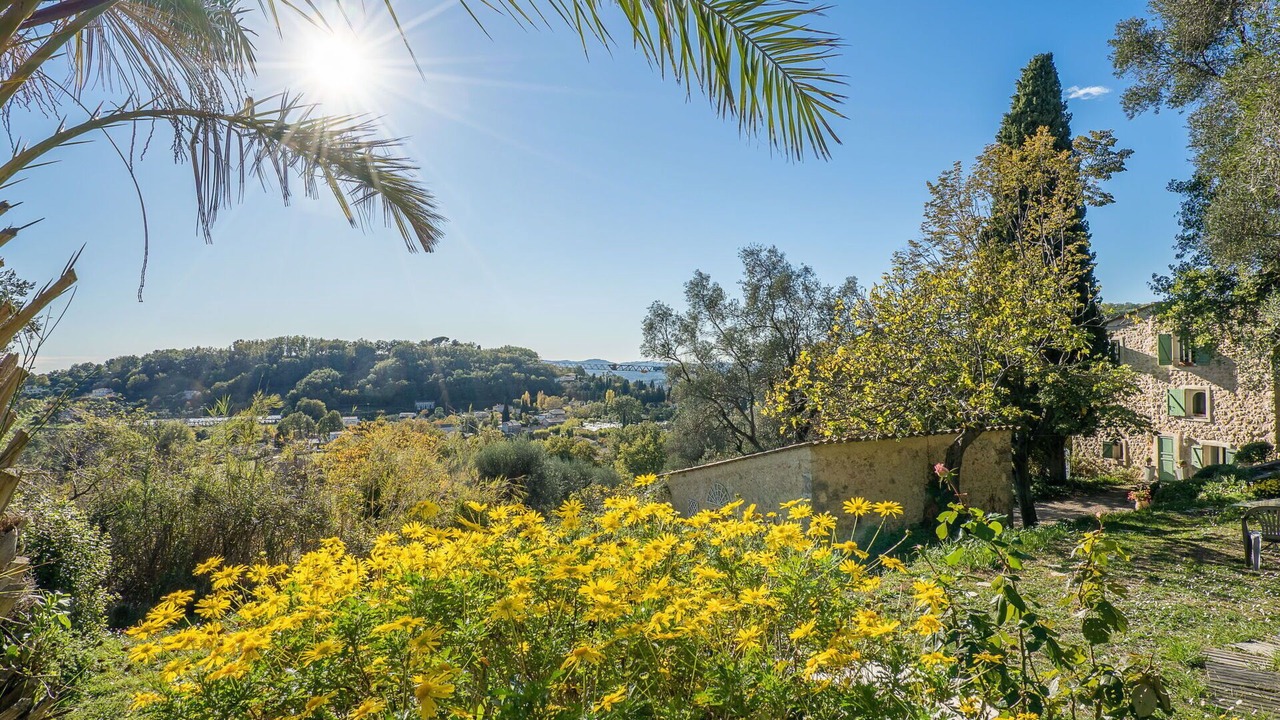 Photo of Others in Chateauneuf-Grasse